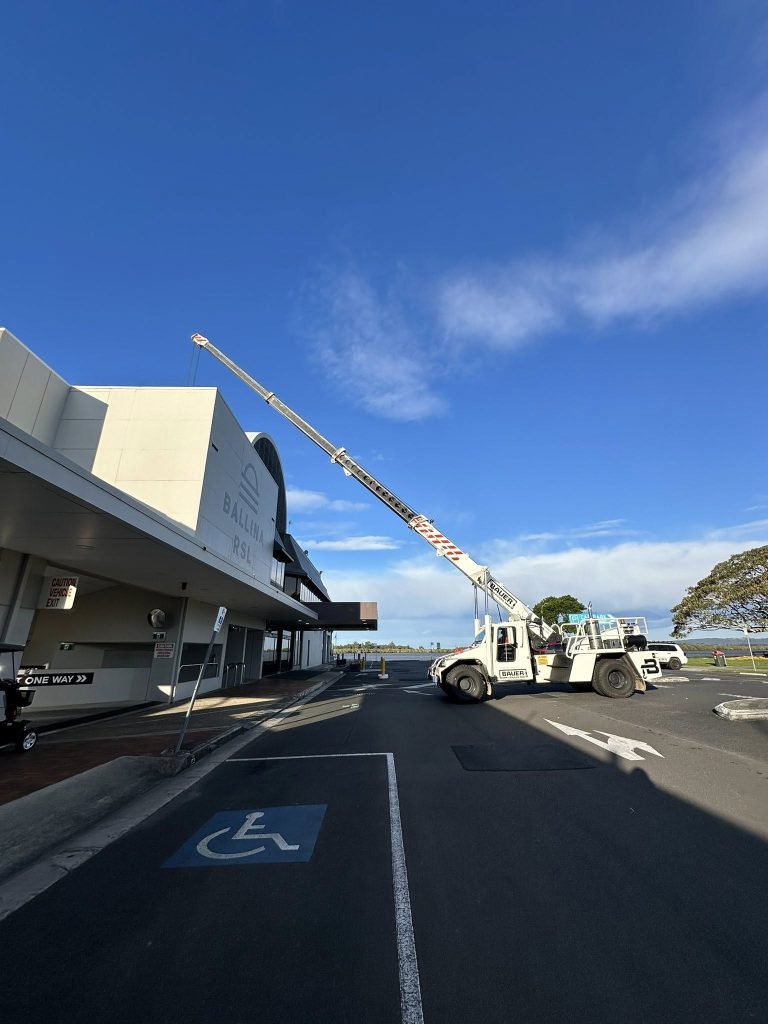 Crane in action at Ballina RSL Club – Ballina crane hire
