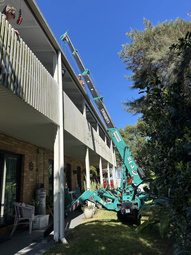 Spider Crane in action at residential property – Ballina crane hire